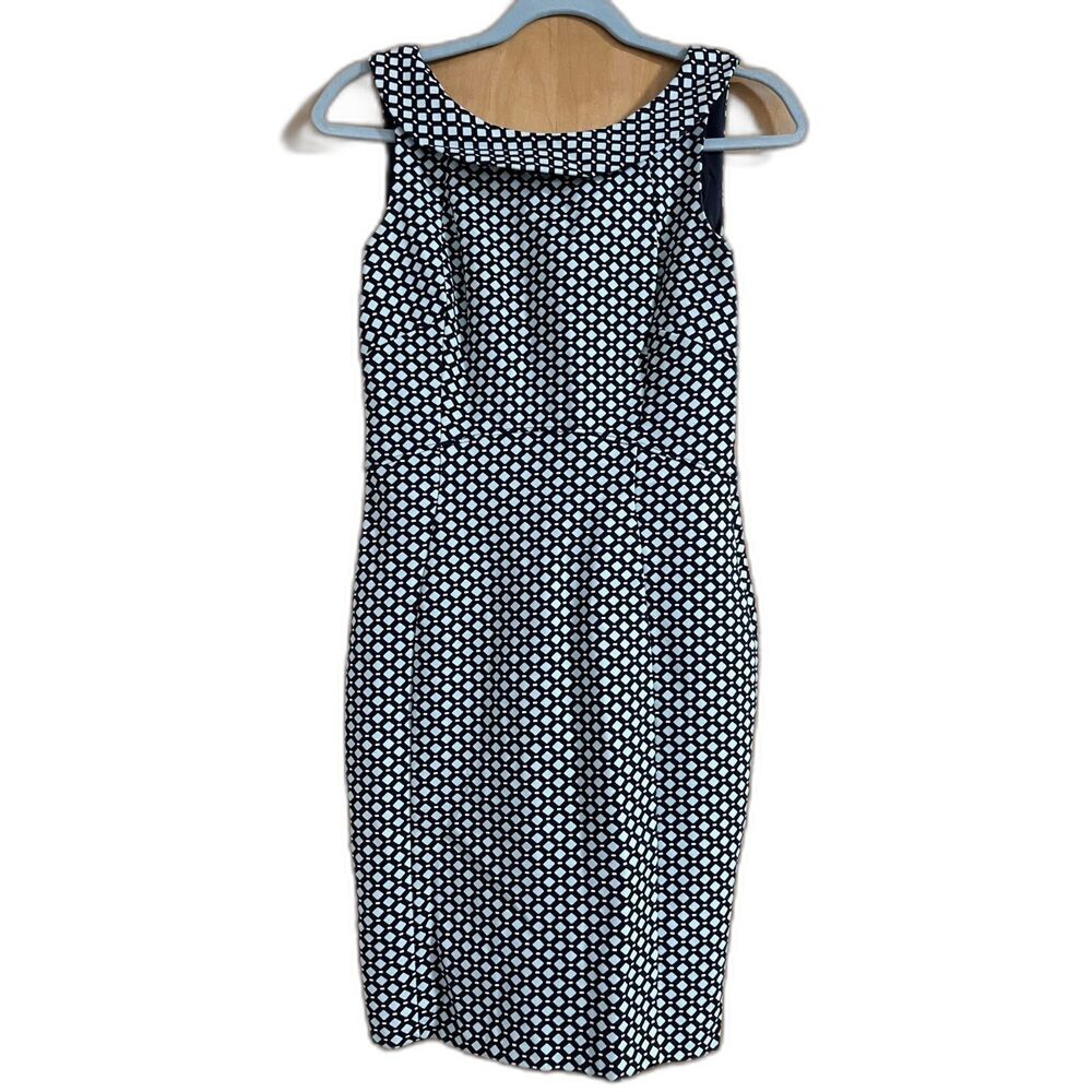 Fitted sleevless dress, midi length